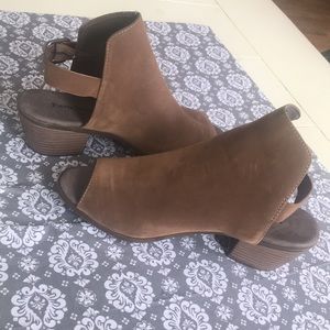 Light brown suede booties